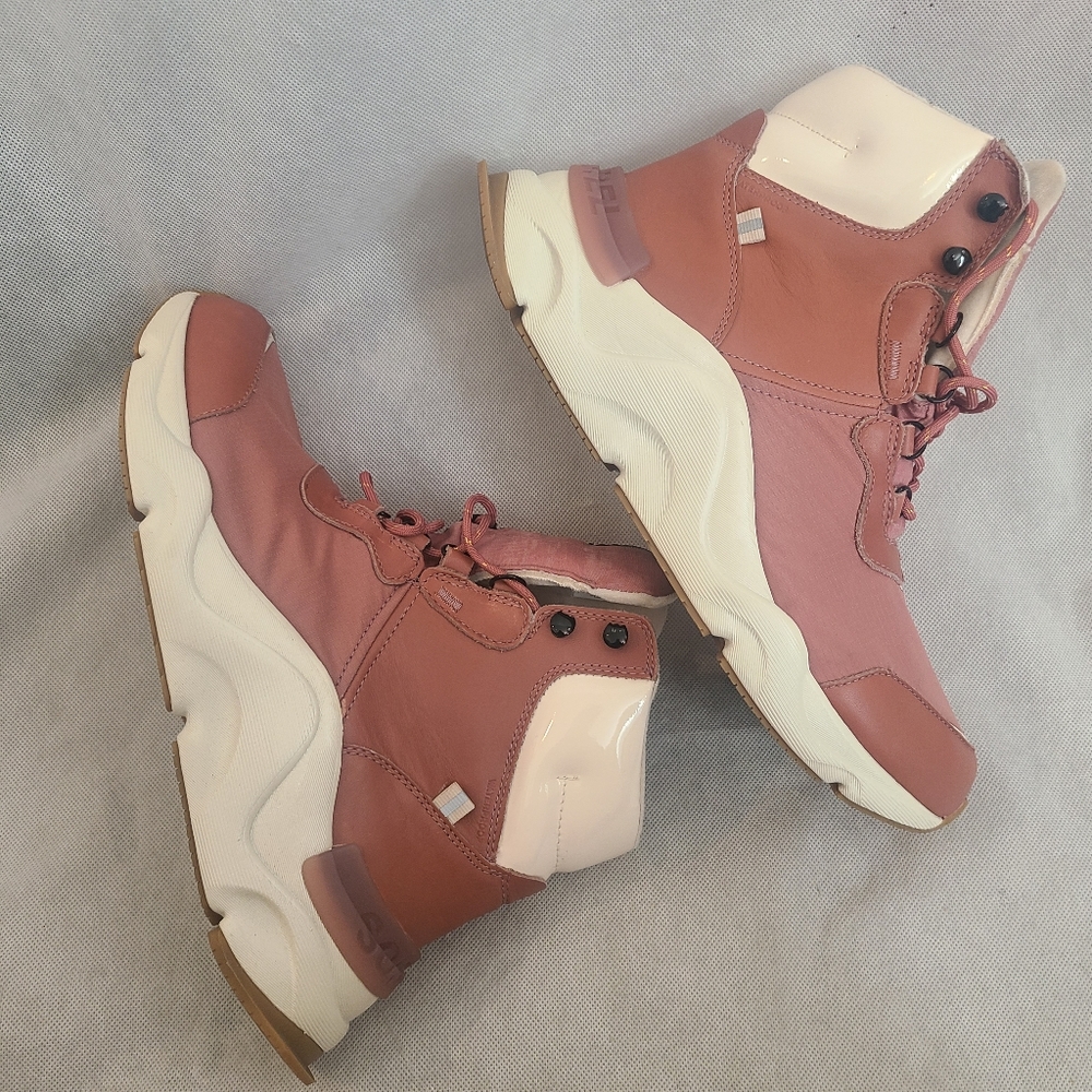Sorel Women's Kinetic Rnegd Conquest Boot in Cream/Pink Sz 11